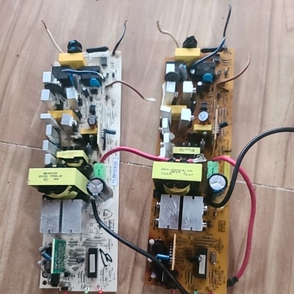 combo 2 mach ecotek ups 1000av 600w hư, 1 mạch cháy, 1 mạch nguyên vẹn có điện ra sạc ác quy