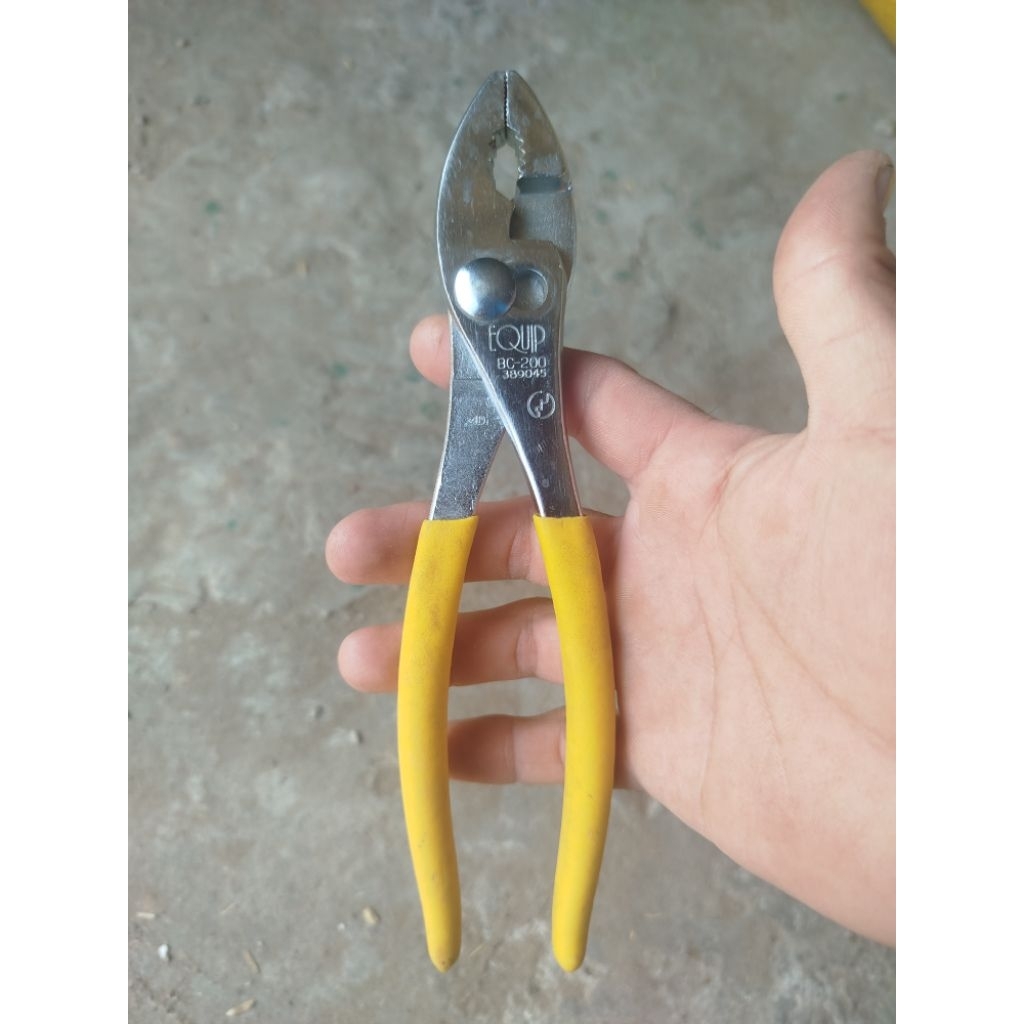 Kìm cá hai lổ EQUIP size 20cm