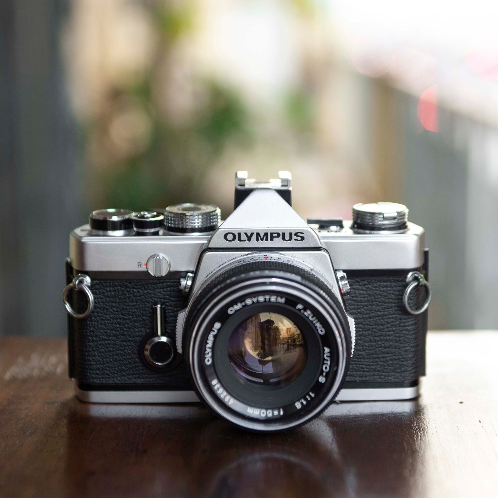 OLYMPUS OM1 (SILVER/ SERI 1232954) - F.ZUIKO 50MM F/1.8 [SLR/135mm]