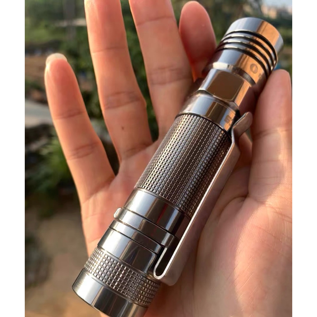 Đèn pin Olight S30 baton titanium