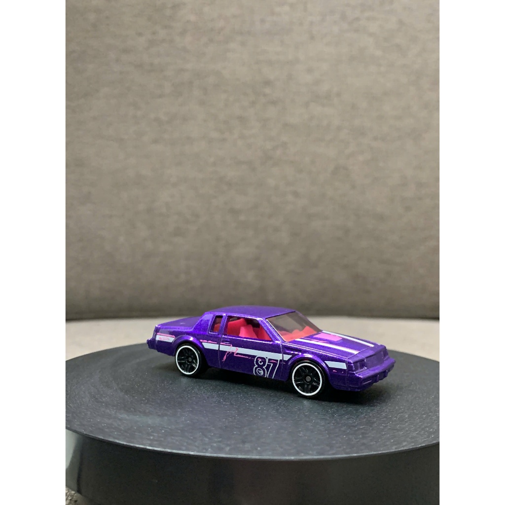 Hãng Hot Wheels-Buick Regal GNX 1987 (Treasure Hunt lửa bạc, loose đẹp, nguyên bản)