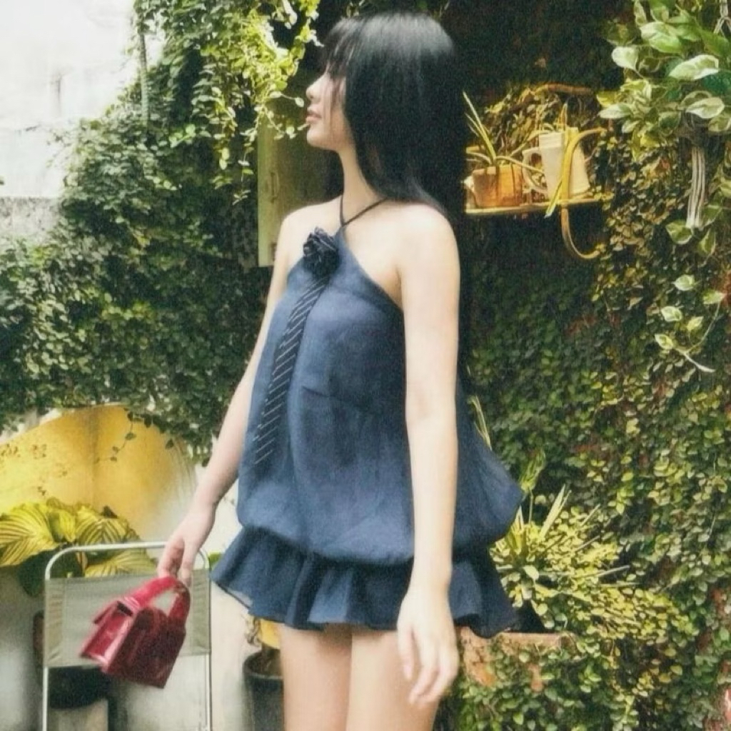 váy aguja mặc 1l chụp ảnh