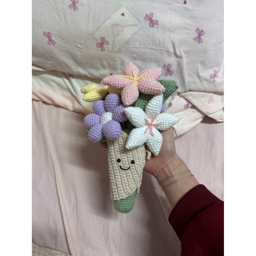 Bó hoa len Jellycat handmade – Hoa len mặt cười pastel, quà tặng dễ thương