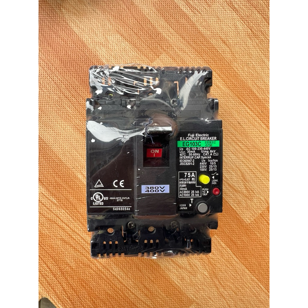 Aptomat 3pha 75A 380V Fujie JAPAN