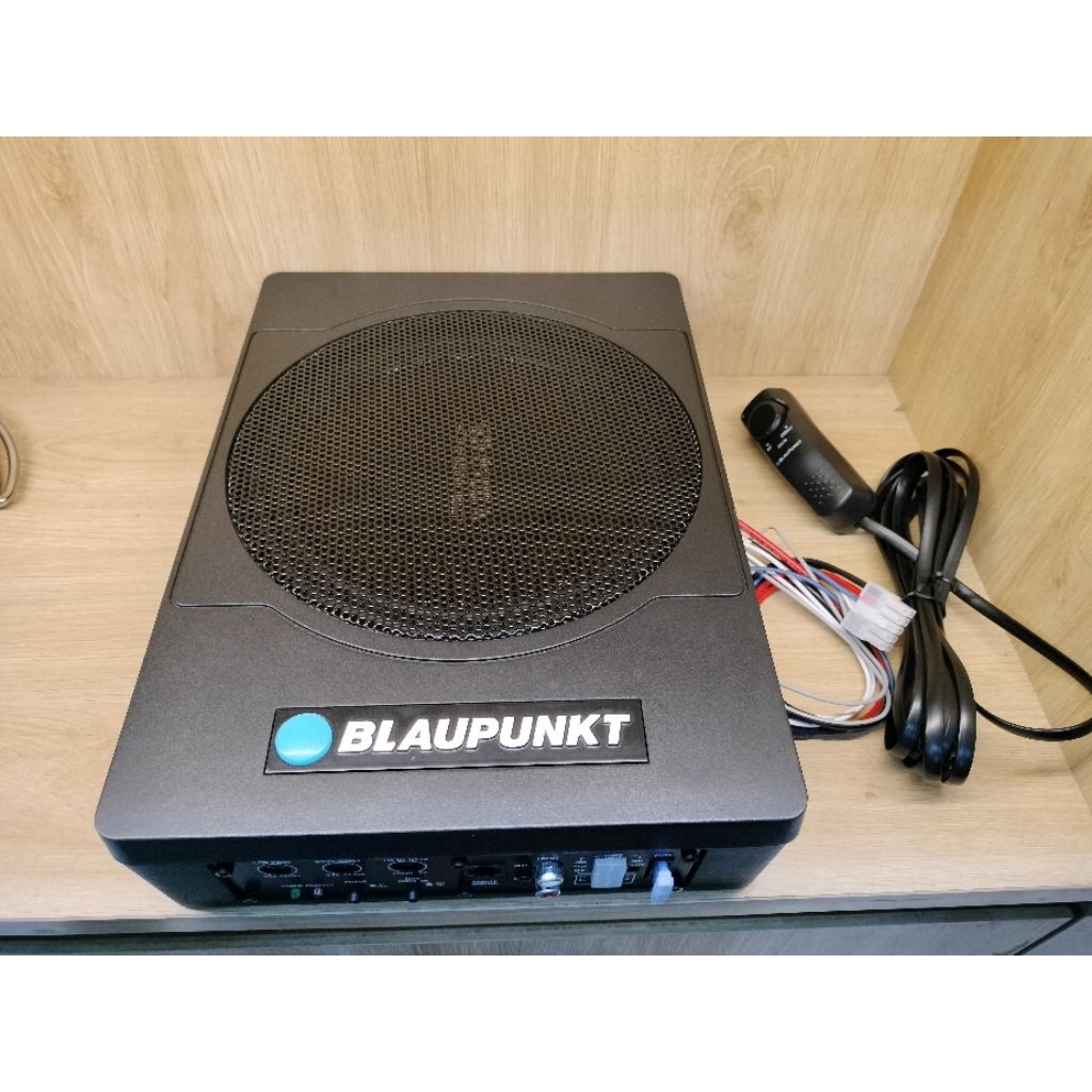 1 chiếc loa subwoofer Blaupunkt 8100A size 29*21*6, 5cm loa 8inch~20cm max power 250w nhỏ gọn phù hợ