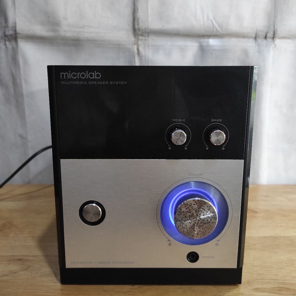 Loa Sub microlab M-880..2.1