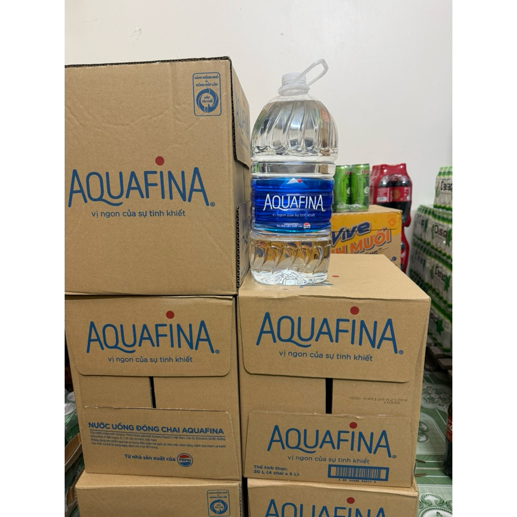 1 can nước Aquafina 5 lít