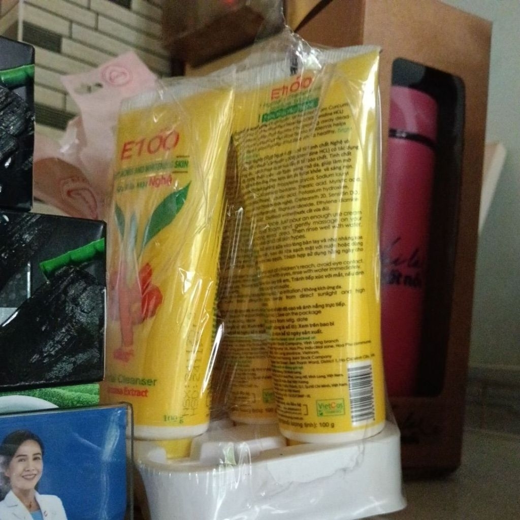 sữa rửa mặt nghệ e100