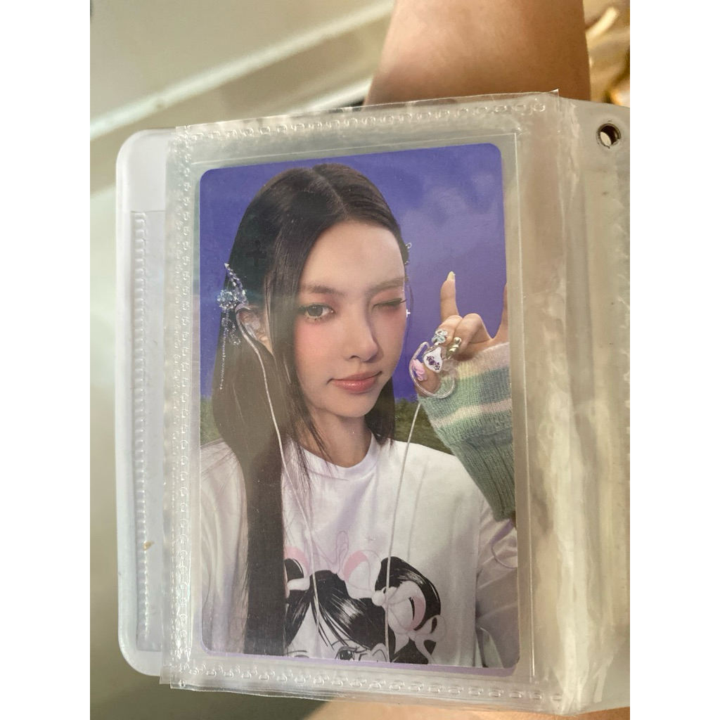 ILLIT YUNAH CARD MERCH ( card off )