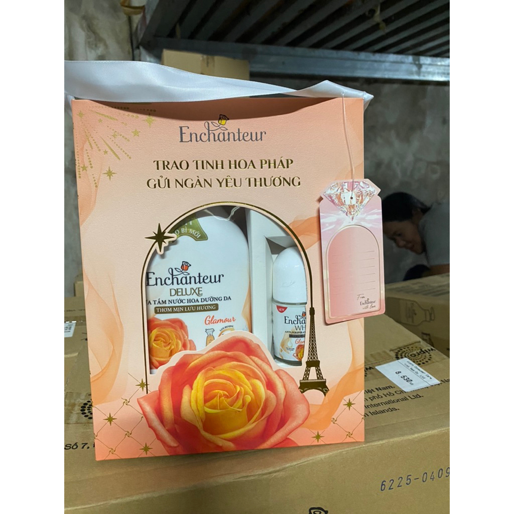 Sữa tắm Enchanter hộp kèm quà tặng