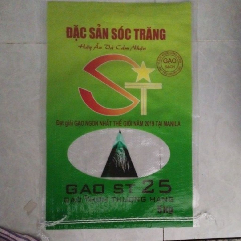 Vỏ bao đựng gạo 5kg mẫu St25 màu xanh. Bao trong nhìn thấy hạt gạo. combo 100 cái