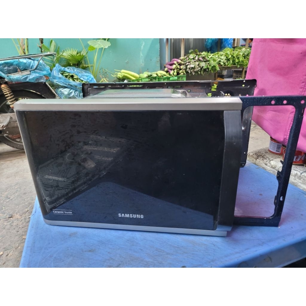 Bộ vỏ sườn lò vi sóng Samsung MS23K3513AS còn rất đẹp 😍. Hàng đã qua sử dụng, chính hãng nhập khẩu.