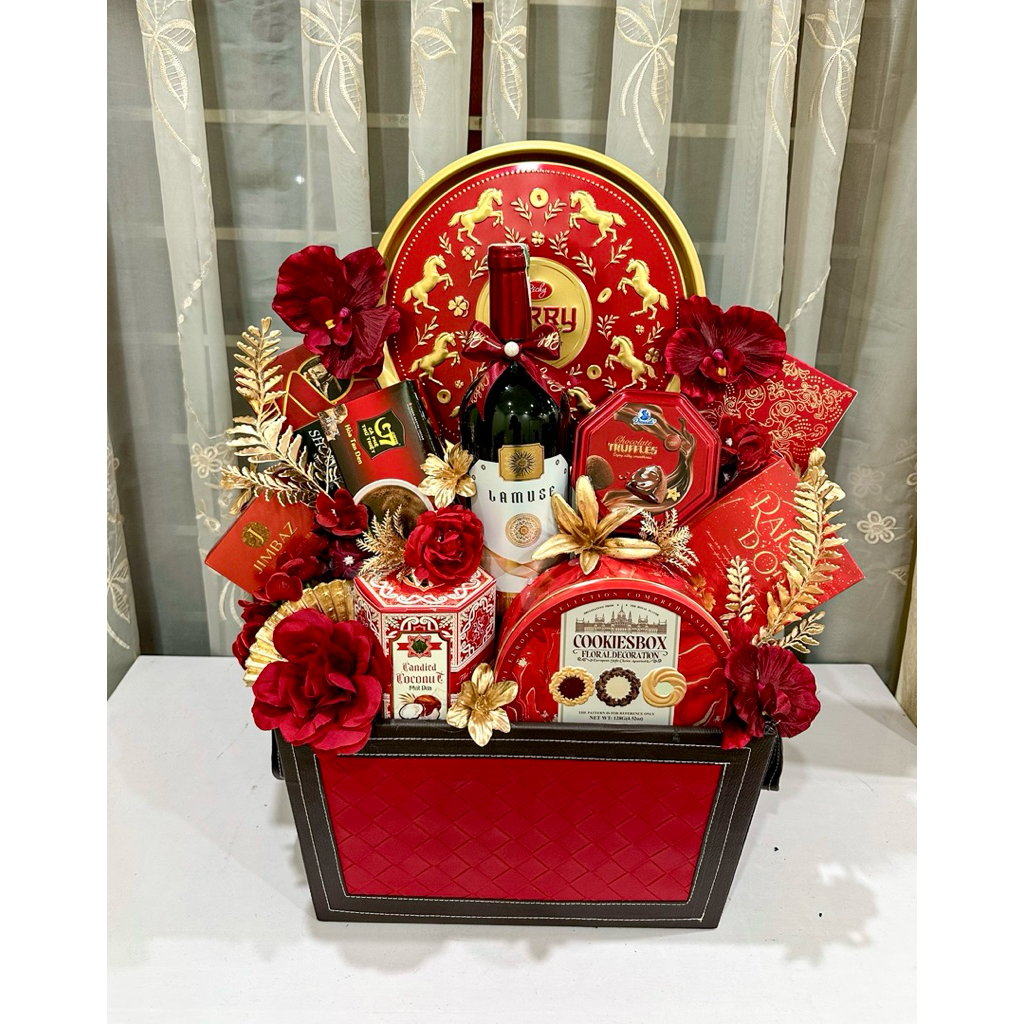 (0961.769.122)Giỏ quà da đỏ 10 sản phẩm