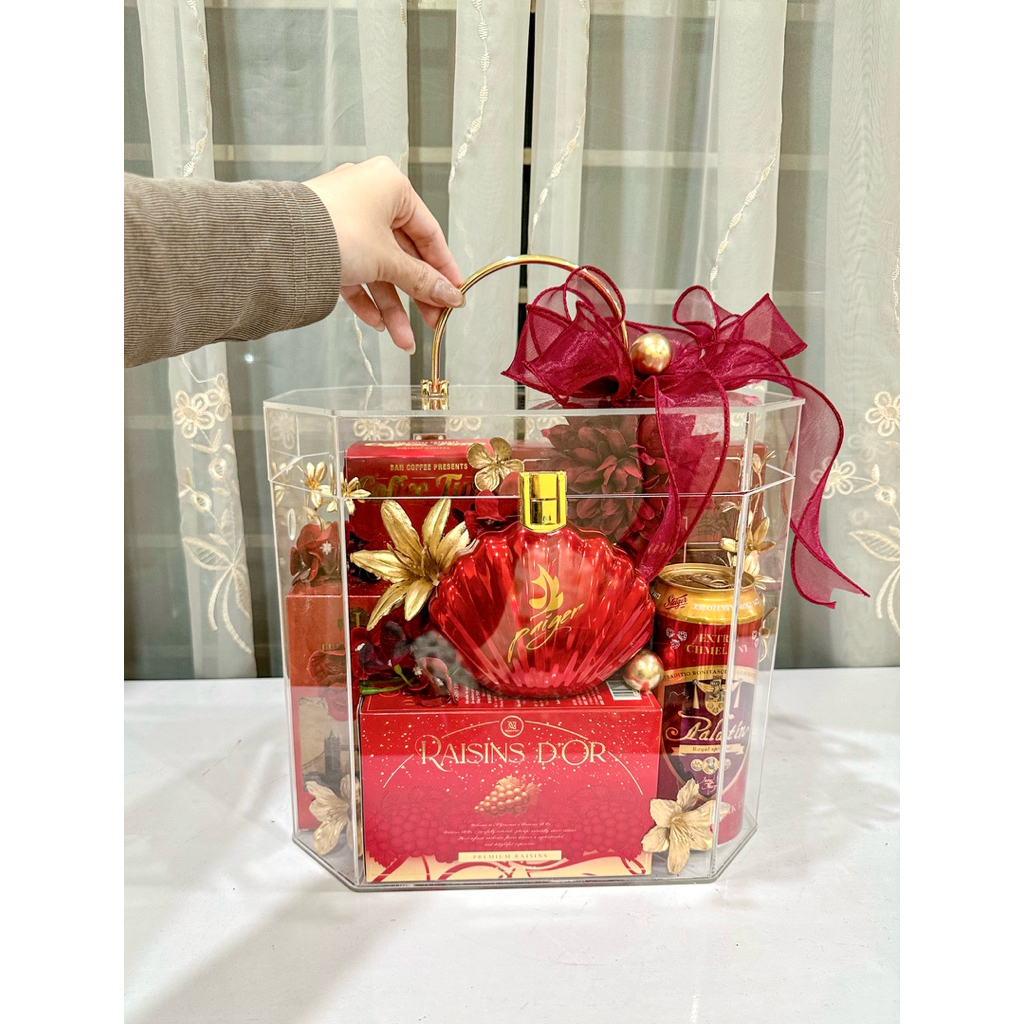 (0961.769.122)Giỏ quà mica 7 sản phẩm hàng ngoại