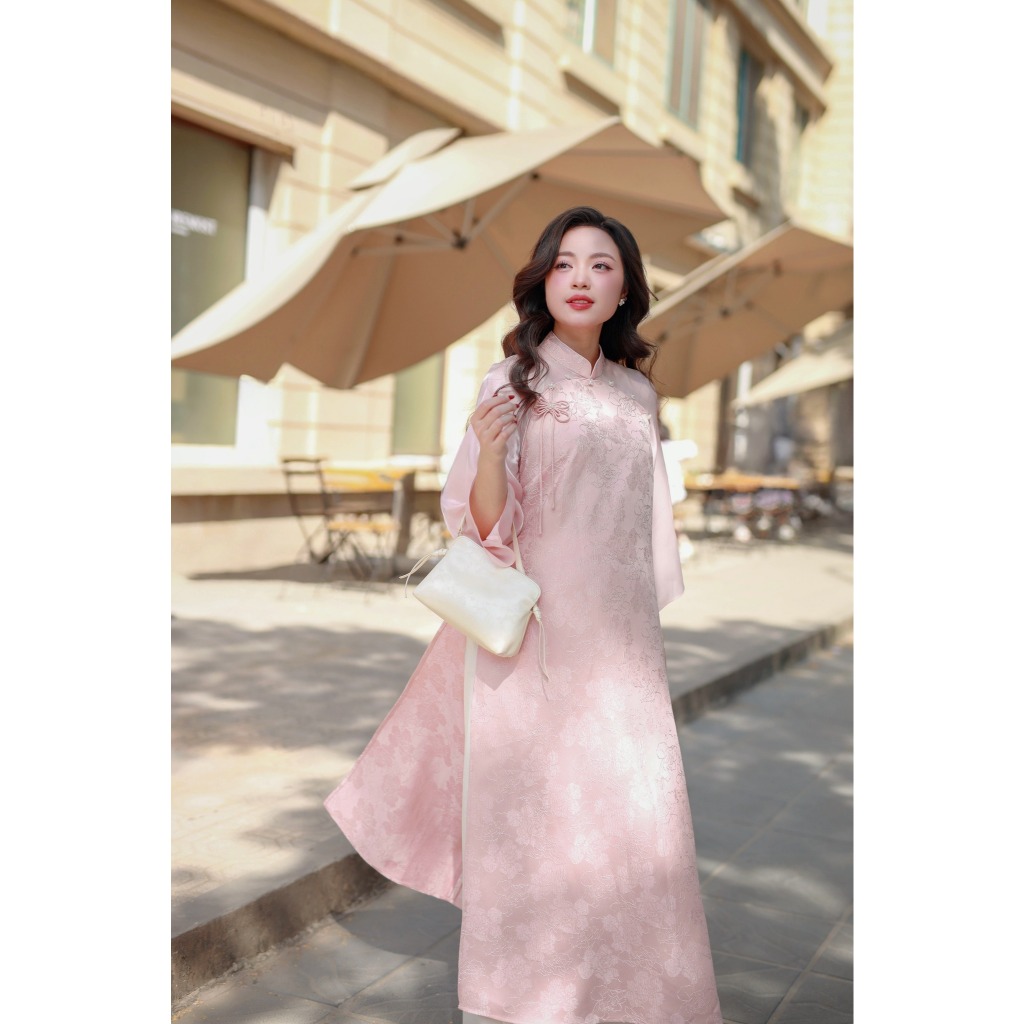[Kèm quần lụa + khăn lụa] Áo dài thiết kế dáng suông Mai Trang BST Phong Hoa 2026 chất liệu gấm dệt 2 tà BY L'AMME | BigBuy360 - bigbuy360.vn