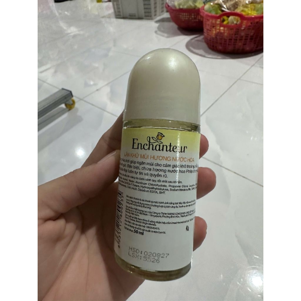 Lăn khử mùi Enchanteur Charming