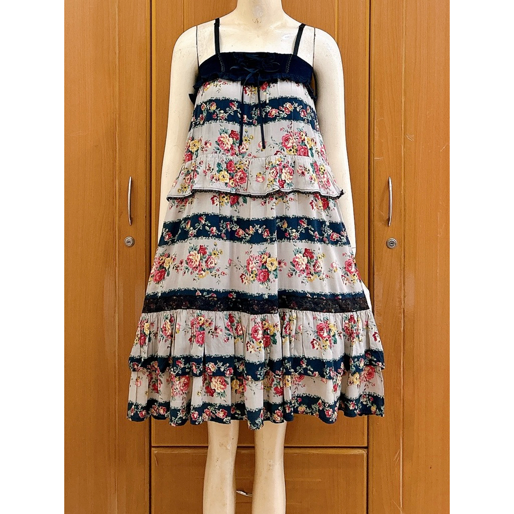 Đầm / chân váy 2hand Nhật  hiệu Axes Femme 2 dây hoa ren