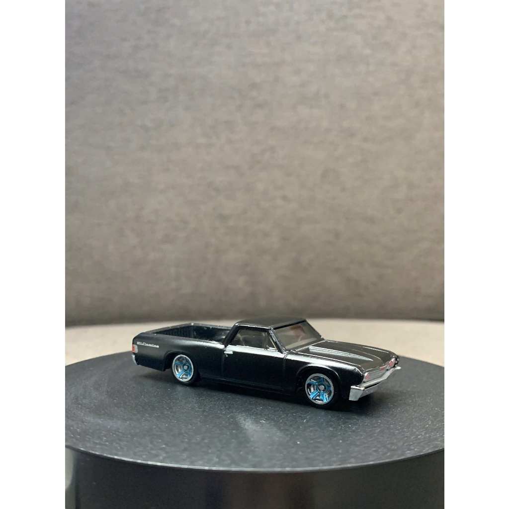 Hãng Hot Wheels-Chevy El Camino (Bản Fast & Furious, loose nguyên bản, đã custom tô màu đèn và lazan