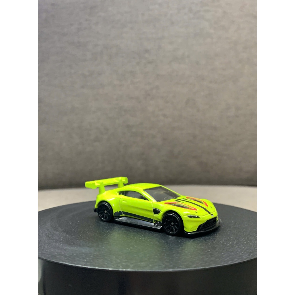 Hãng Hot Wheels-Aston Martin Vantage GTE (loose đẹp, nguyên bản)