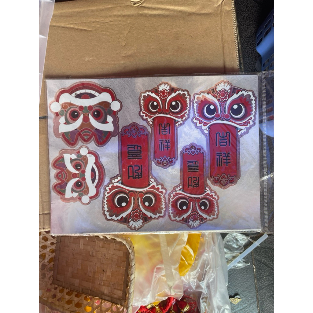 mặt lân giấy trang trí tết