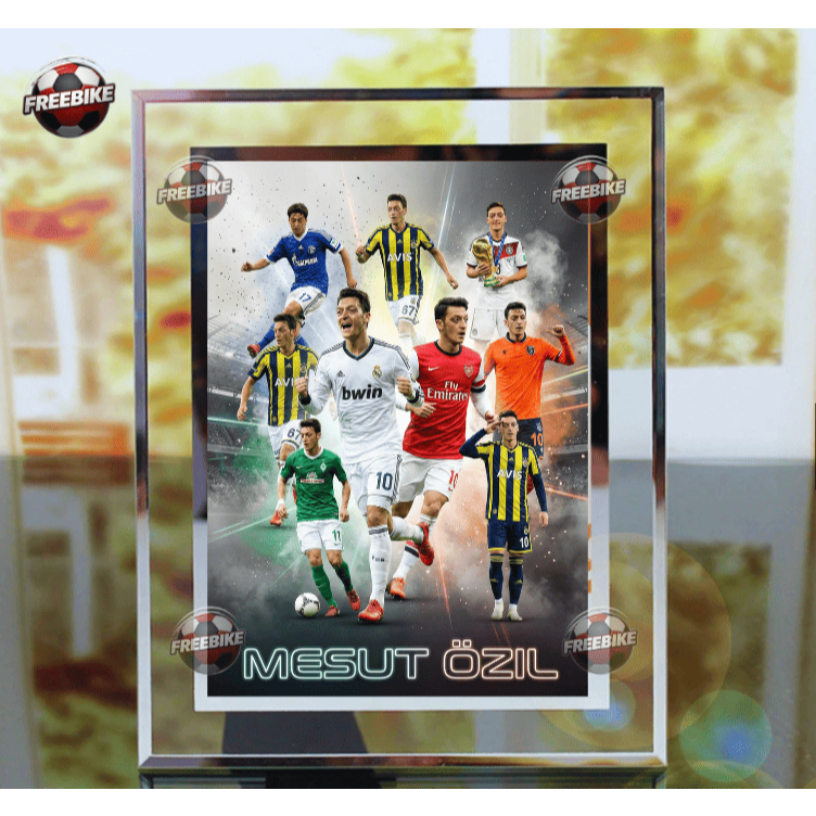 KHUNG POSTER MESUT OZIL BẰNG KÍNH PHA LÊ CAO CẤP