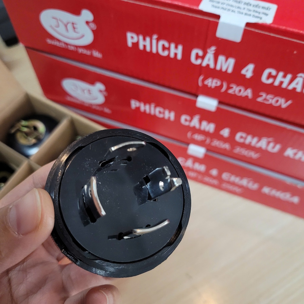 Phích cắm điện Locking 4 chấu JY-7420