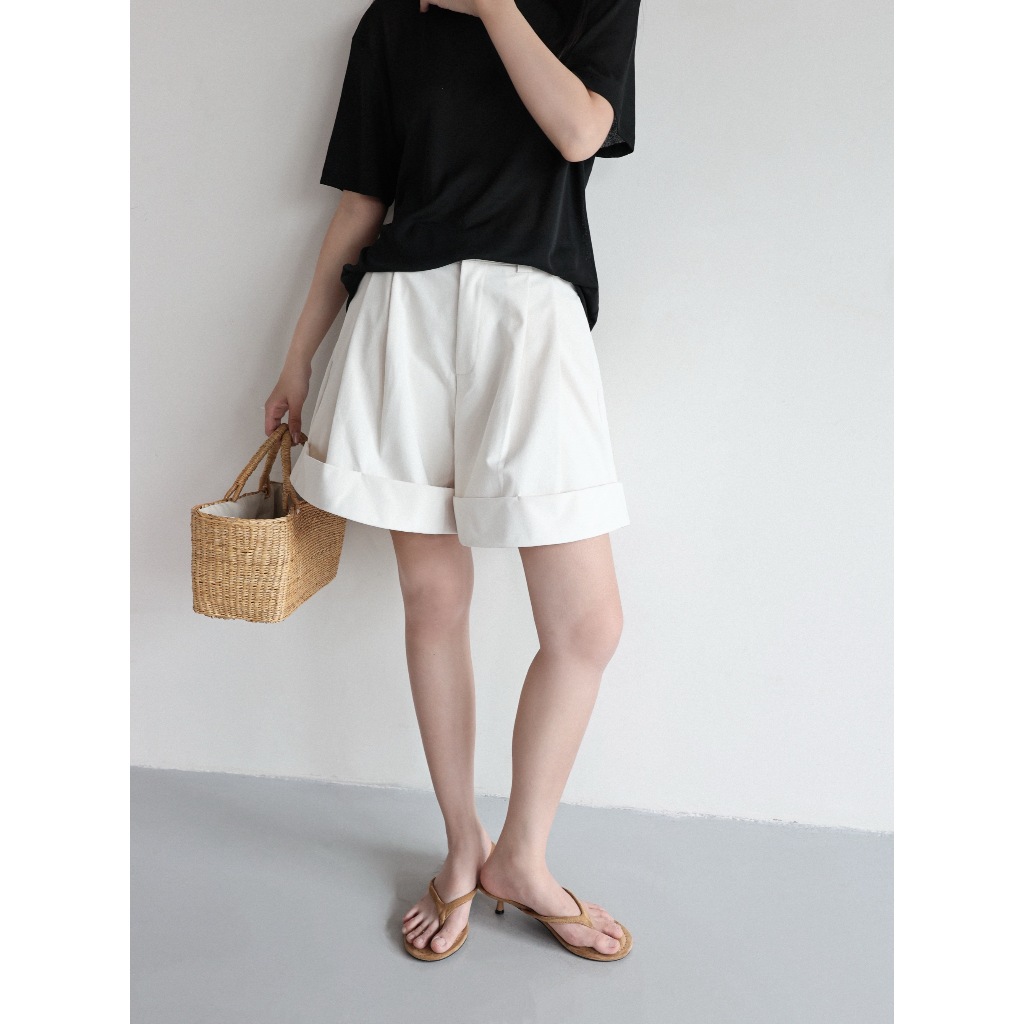 Quần short xếp ly trước sau ống rộng hàn 𝐒𝐎𝐌𝐒 | 𝐌𝐨𝐧𝐚 𝐒𝐡𝐨𝐫𝐭 | BigBuy360 - bigbuy360.vn