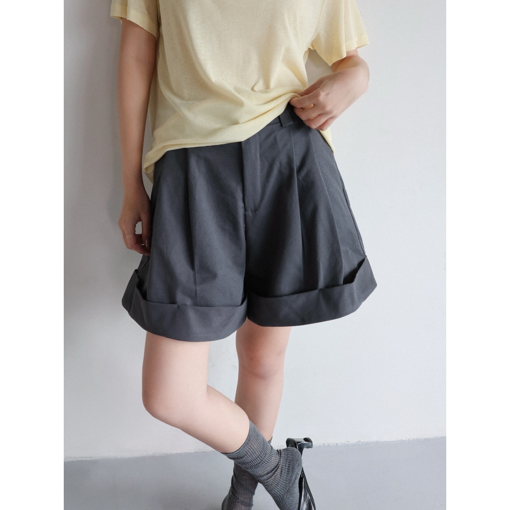 Quần short xếp ly trước sau ống rộng hàn 𝐒𝐎𝐌𝐒 | 𝐌𝐨𝐧𝐚 𝐒𝐡𝐨𝐫𝐭 | BigBuy360 - bigbuy360.vn