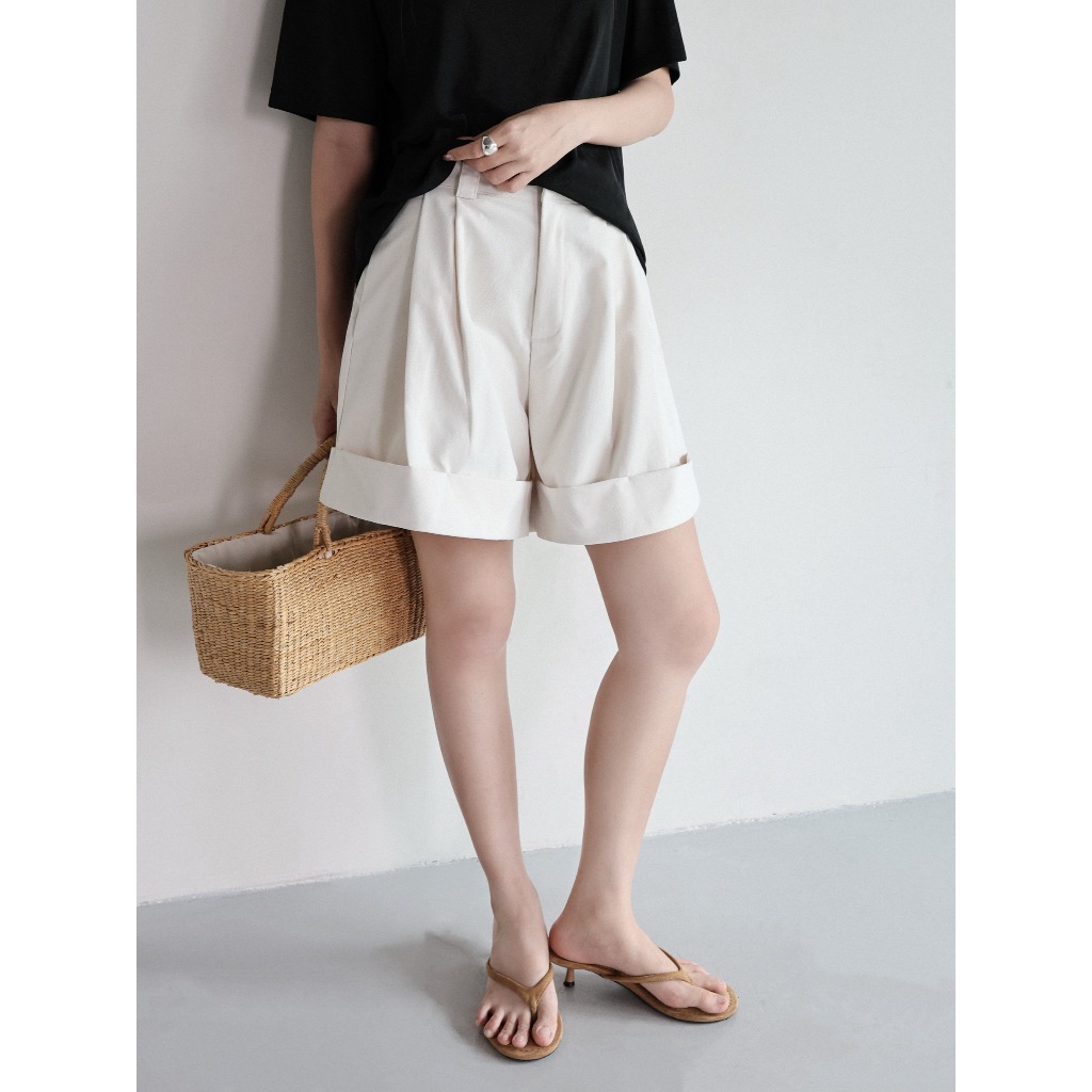 Quần short xếp ly trước sau ống rộng hàn 𝐒𝐎𝐌𝐒 | 𝐌𝐨𝐧𝐚 𝐒𝐡𝐨𝐫𝐭 | BigBuy360 - bigbuy360.vn