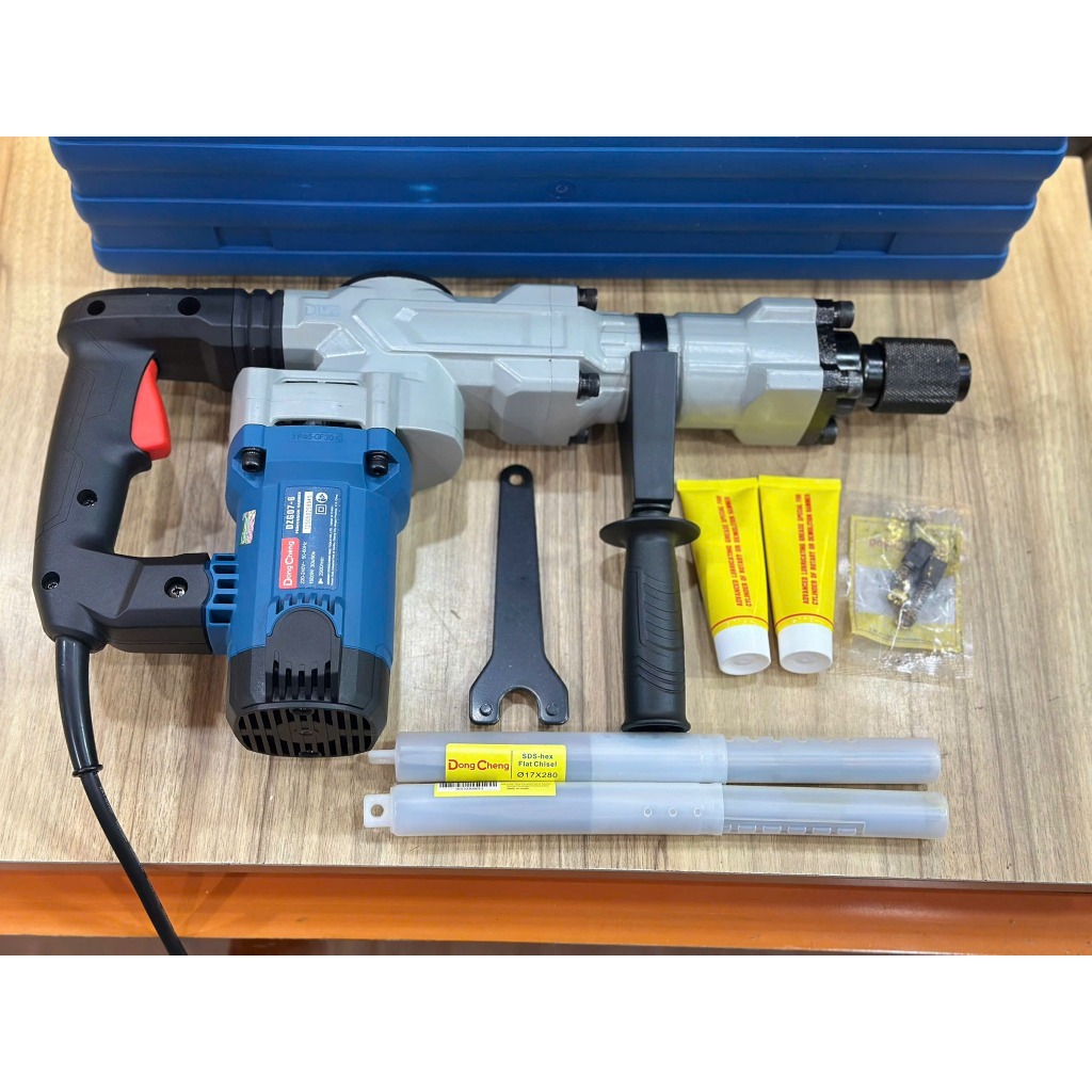 Máy đục bê tông 17mm Dongcheng DZG07-6 (1600 W), tặng 2 mũi đục