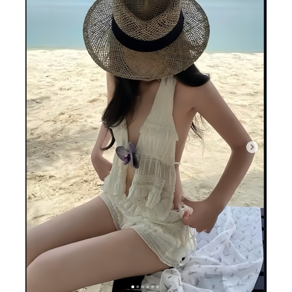 EMMA Set Đồ Bơi 2 Mảnh Áo Cổ Yếm Ren Voan Mềm, Kèm Quần Short Thắt Nơ Tôn Dáng Chuẩn Đẹp (Tặng Chip) | BigBuy360 - bigbuy360.vn