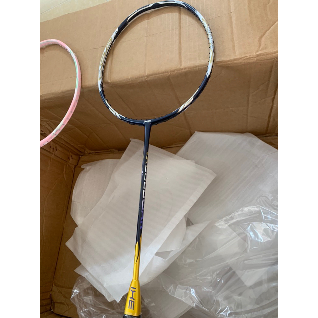 vợt cầu lông IXE Godwar Đế đen - cacbon chính hãng căng 9-12,5kg. tặng cuốn cán, dán chống xước, túi