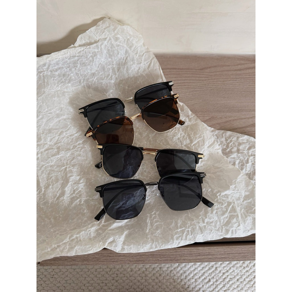 Lyys Store - Kính mát kim loại viền nhựa clubmaster vuông đa giác, chân sọc 9448