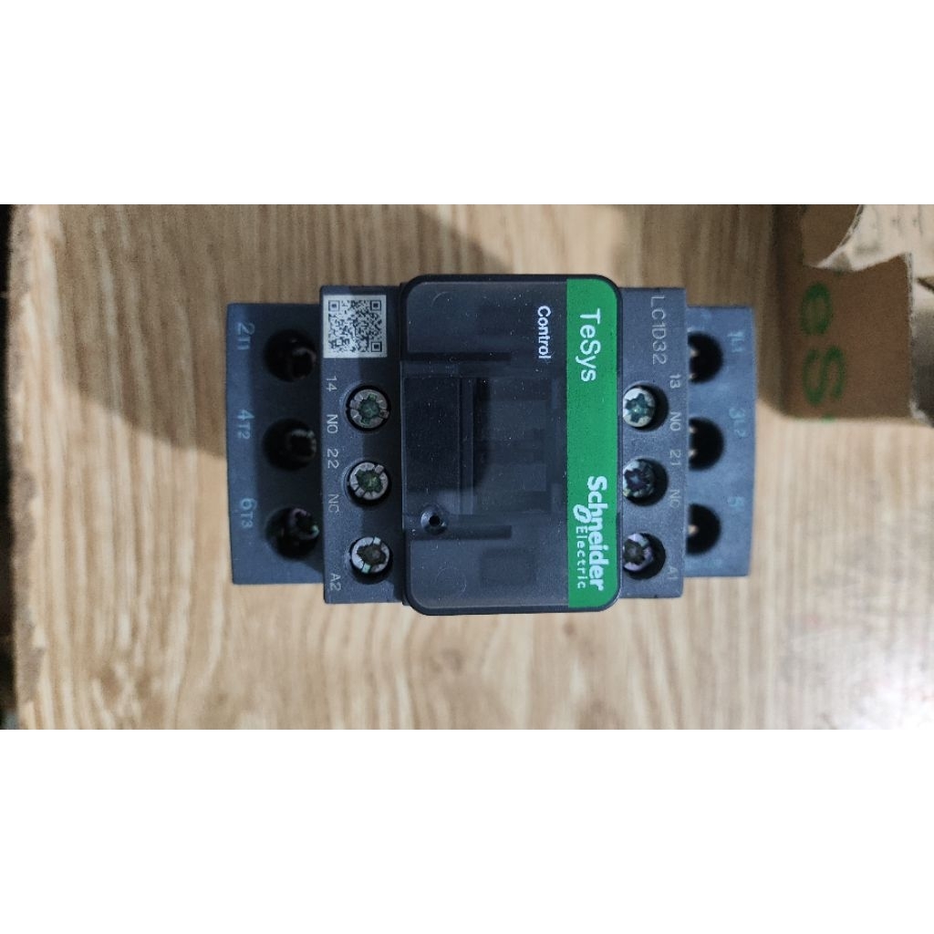 Khởi Động Từ Schneider LC1D32M7 3P 32A 15kW Coil 220V AC - TeSys Deca