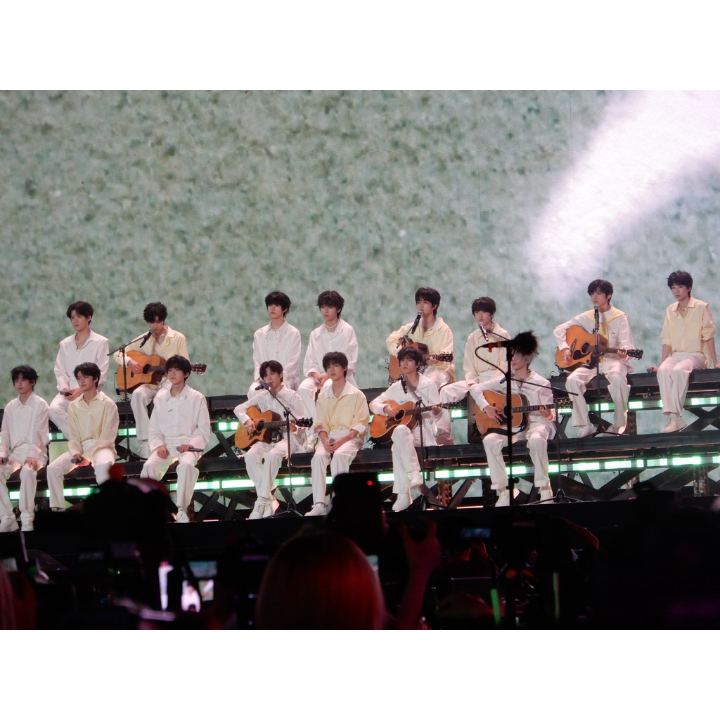 Lucky box TF Gia Tộc F4