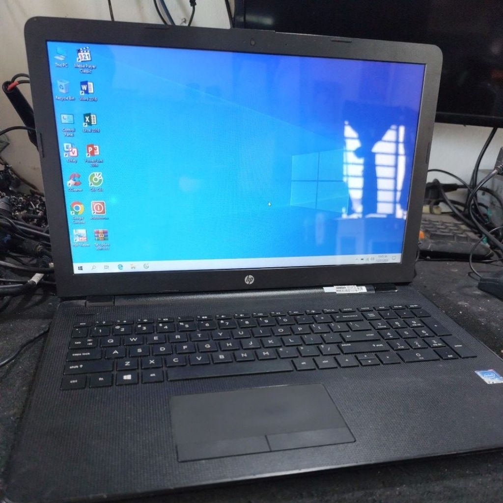 laptop HP 15 celeron N3060 ram 4GB SSD 120 GB màn hình 15.6