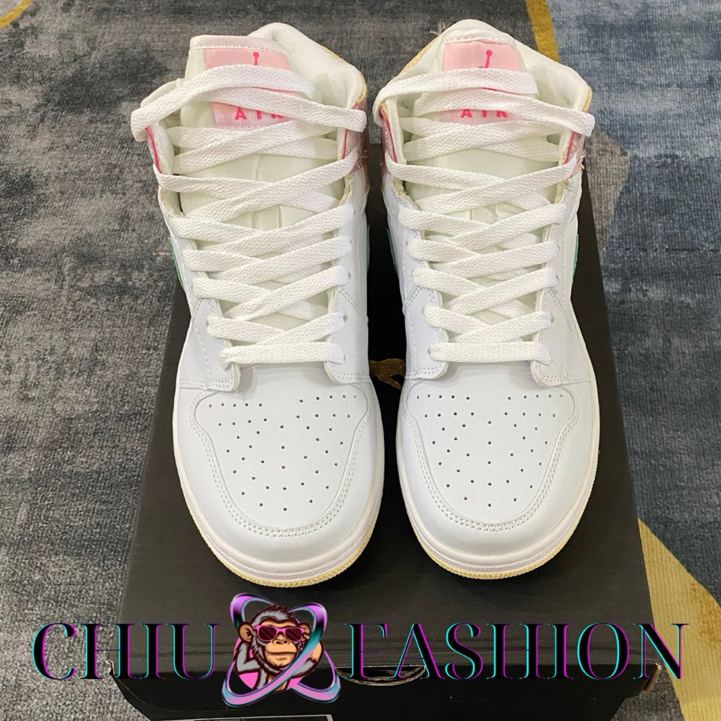 Giày thể thao sneaker nữ cổ cao J1 màu cream nổi bật và bắt mắt - CHIU Fashion’s