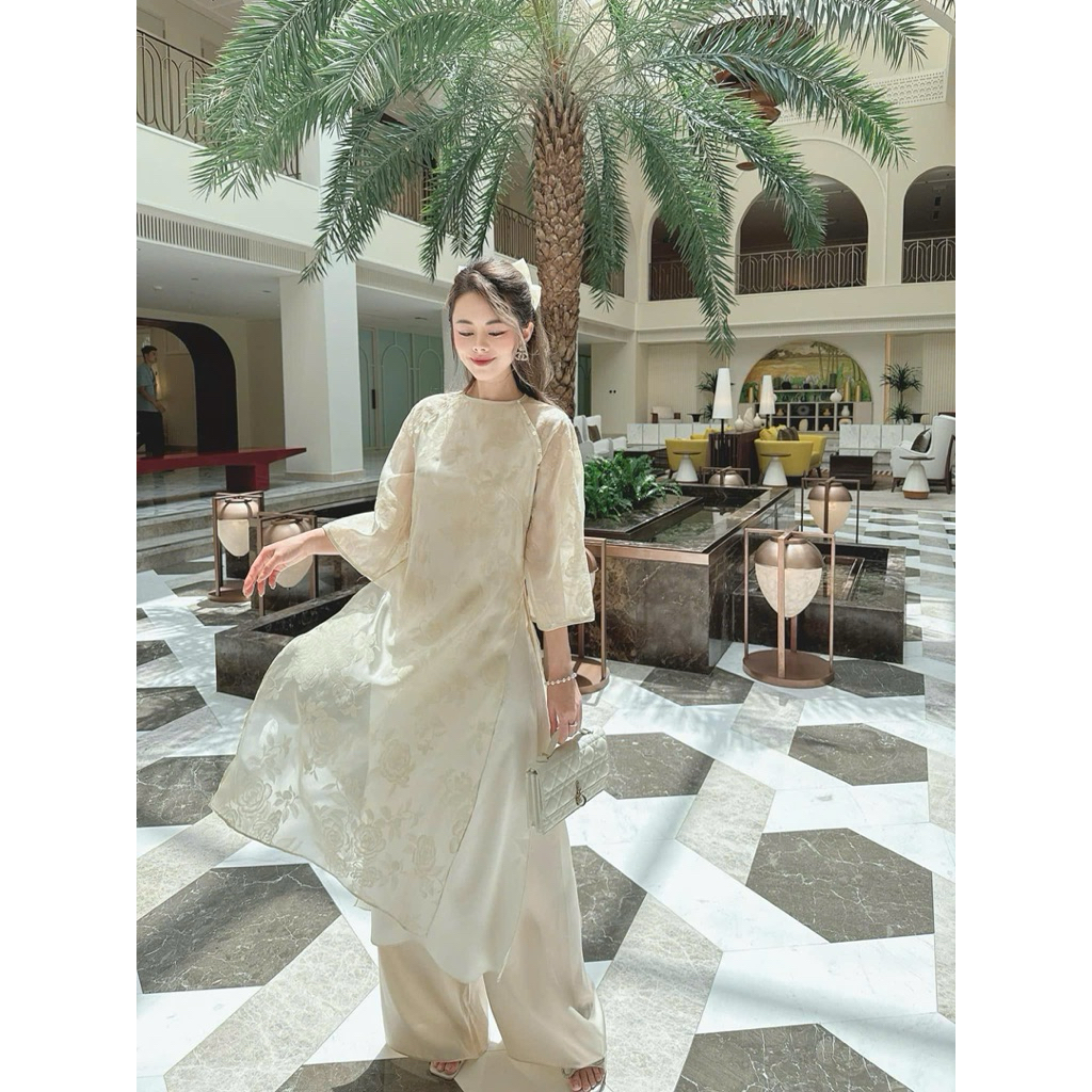 Áo dài Liin design size M, thêu hoa nổi nhẹ nhàng, tinh tế