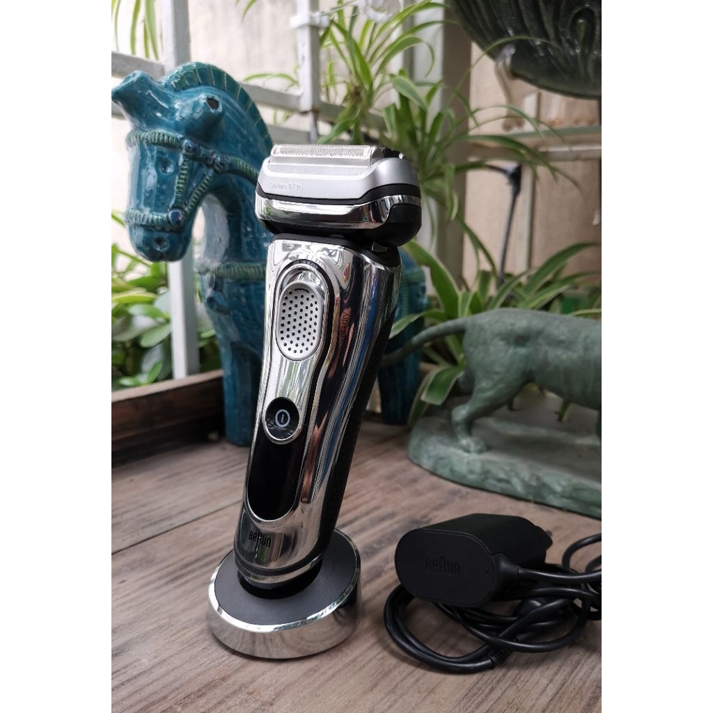 Máy cạo râu Braun series 9 used- model cao cấp nhất của hãng với đầu cạo 5 lưỡi Series 9 Pro nâng cấ