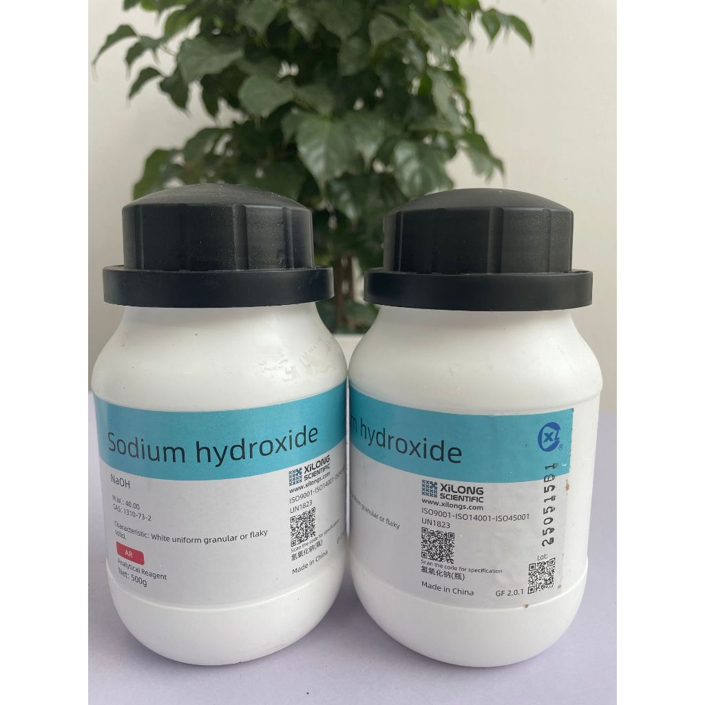 Sodium Hydroxide AR – NaOH – Chai 500g – Hóa Chất Phân Tích Phòng Thí Nghiệm