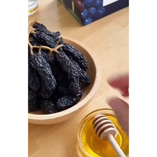 Nho móng tay sấy khô