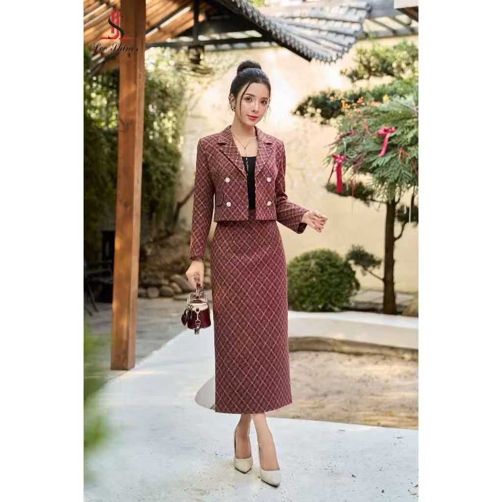 Set áo vest, chân váy ôm suông, chất liệu dạ len chéo  màu kẻ đỏ dày dặn và mềm mại AV27-CV39 Lee sh