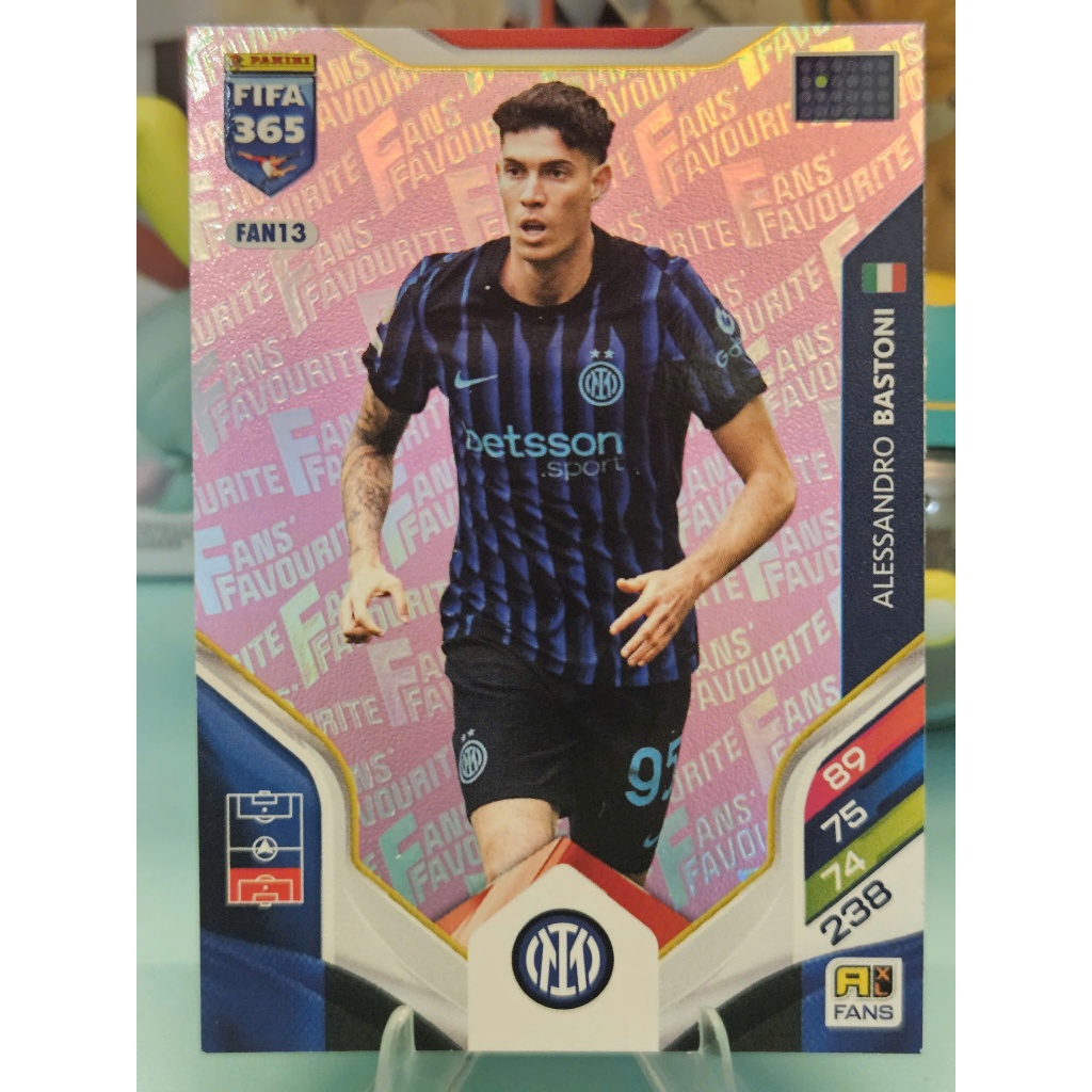 Thẻ FAN FAVOURITE Alessandro Bastoni Panini Fifa 365 2025/2026 (Inter Milan) (25/26) (Bóng Đá)