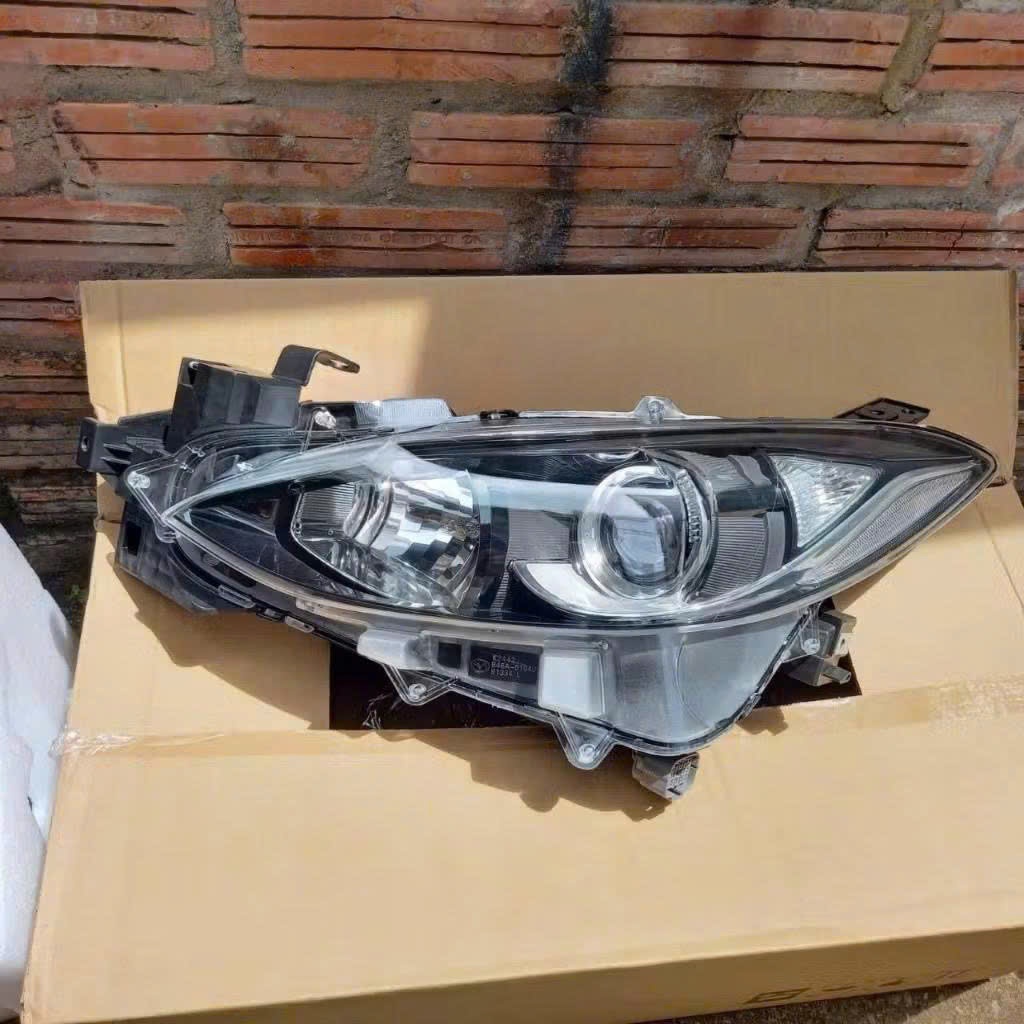 Đèn lái Mazda 3 2016 bản Hatchback. Đèn pha Mazda 3