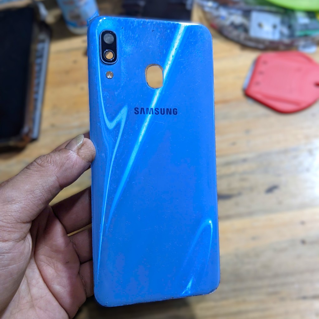 Nắp lưng kèm kính cam Samsung A30 (SM-A305F) cũ bóc máy,ngoại hình OK - Bộ vỏ Samsung A30