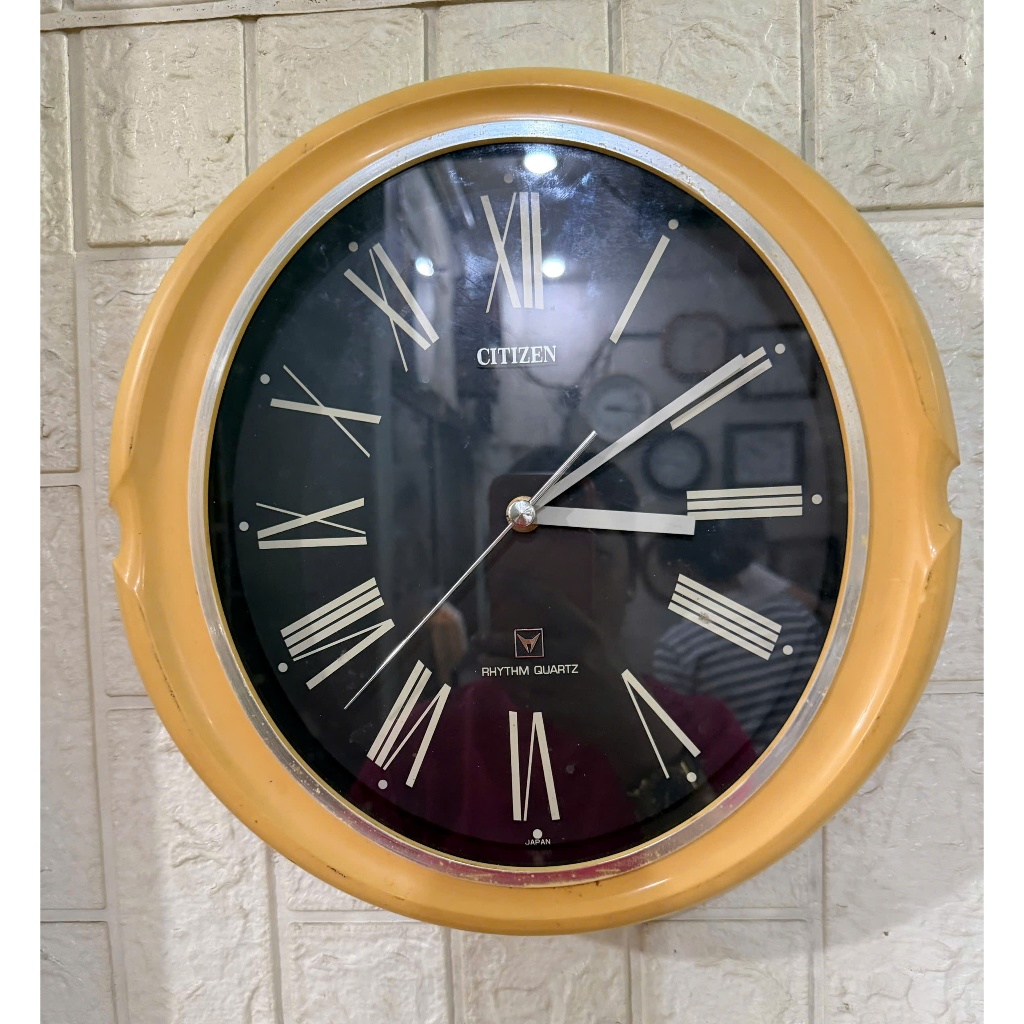 Đồng hồ treo tường Citizen kim trôi , số LA MÃ mặt xanh đen đẹp