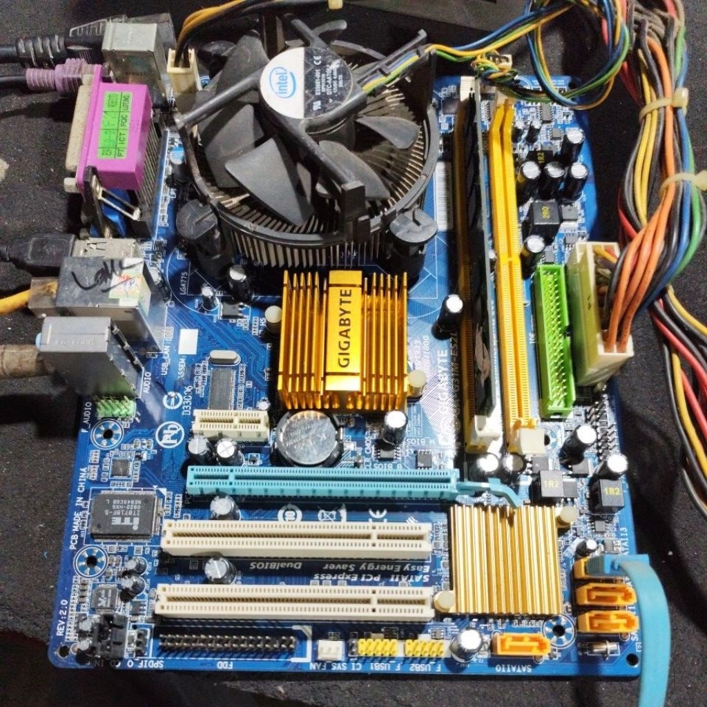 Bộ Main gigabyte G31M -ES2L ,CPU 8400,ram 2gb,main chưa sửa đang chạy ok,1 bộ main và cpu E5300 /E22