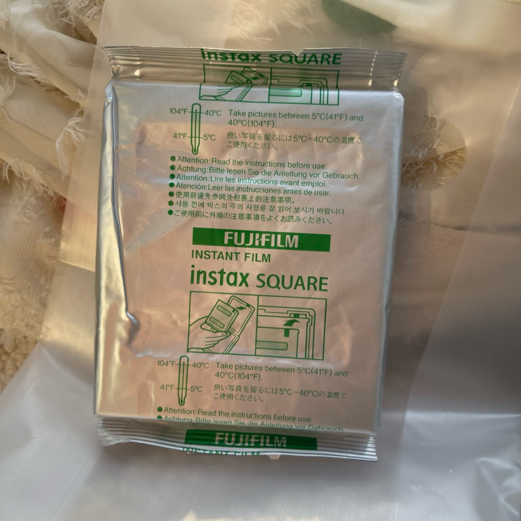 Pass pack film instax square mới