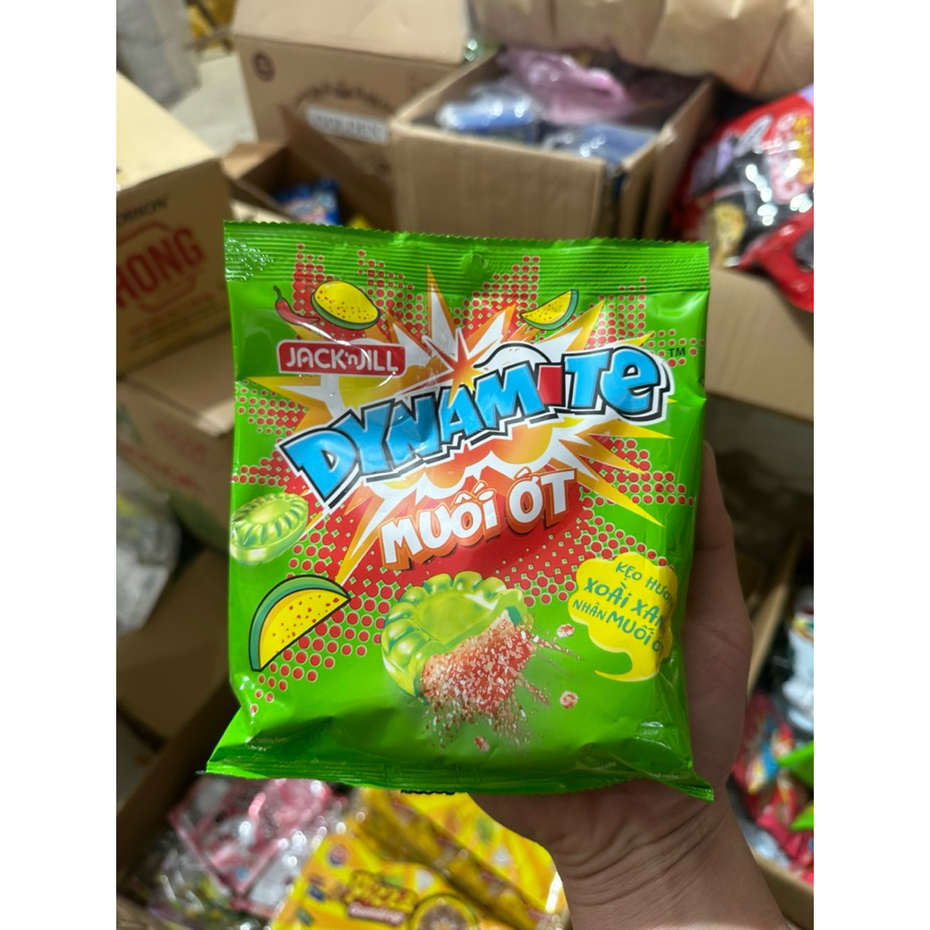 1 bịch kẹo Dynamite muối ớt vị xoài và ổi hồng 1bịch/96g