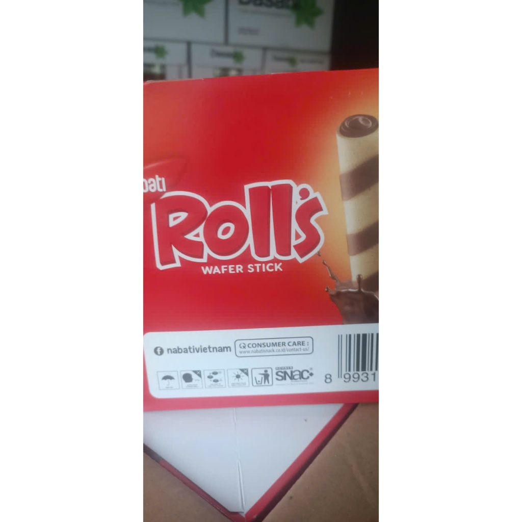 Thùng 4 hộp Bánh Quế Nhân Kem Nabati Rolls Wafer Stick. Hộp có 8 bánh x 50g